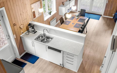 Heina - 25Km from the Sea: Keuken, Hout, Flooring, Loodgieterswerkinrichting, Verdieping, Toestel Van De Keuken, Countertop, Major Appliance, Interieur Ontwerp, Wastafel