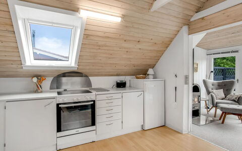 Siouxsie - 500M from the Sea: Flooring, Hout, Plafond, Meubilair, Interieur Ontwerp, Verdieping, Verlichting, Lichte Inrichting, Keuken, Zolder