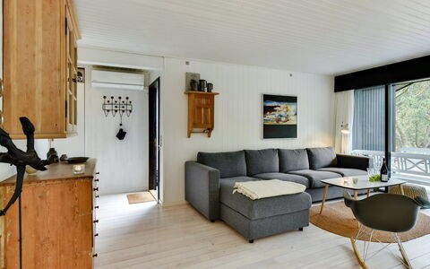 Judyta - 1Km from the Sea: Meubilair, Interieur Ontwerp, Flooring, Bankstel, Hout, Verdieping, Woonkamer, Plafond, Kamer, Tafel
