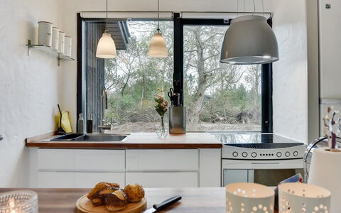 Judyta - 1Km from the Sea: Interieur Ontwerp, Meubilair, Keuken, Countertop, Lichte Inrichting, Hout, Plafond, Flooring, Verlichting, Huis