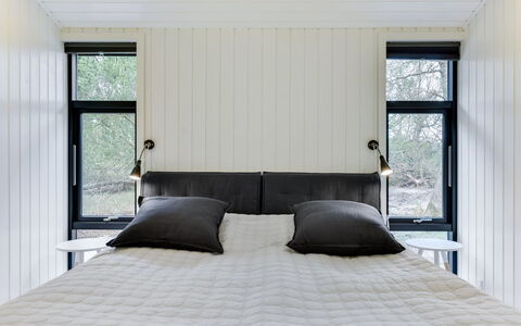 Judyta - 1Km from the Sea: Slaapkamer, Bed, Interieur Ontwerp, Meubilair, Hout, Bedding, Laken, Linens, Flooring, Verdieping