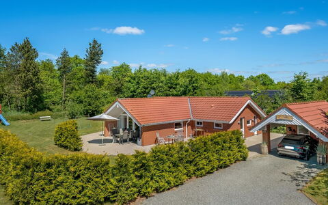 Erp - 10Km from the Sea: Dak, Huis, Huis, Verblijf, Deur, Siding, Dek, Veranda, Plank, Hardwood