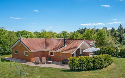 Erp - 10Km from the Sea: Dak, Huis, Huis, Verblijf, Deur, Siding, Dek, Veranda, Plank, Hardwood