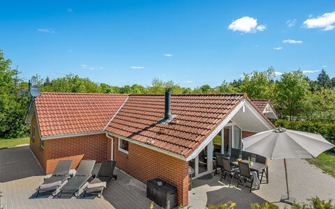 Erp - 10Km from the Sea: Dak, Huis, Huis, Verblijf, Deur, Siding, Dek, Veranda, Plank, Hardwood