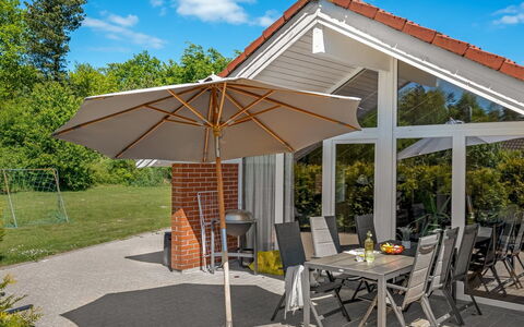 Erp - 10Km from the Sea: Dak, Huis, Huis, Verblijf, Deur, Siding, Dek, Veranda, Plank, Hardwood