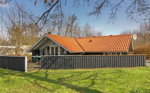 Carlotta - 12Km from the Sea: Flooring, Verdieping, Plafond, Interieur Ontwerp, Countertop, Keuken, Cabinetry, Kamer, Major Appliance, Lichte Inrichting