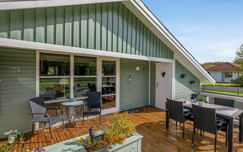 Fritzie - 600M to the Fjord: Huis, Siding, Deur, Verblijf, Landgoed, Hardwood, Schaduw, Plank, Beits, Veranda
