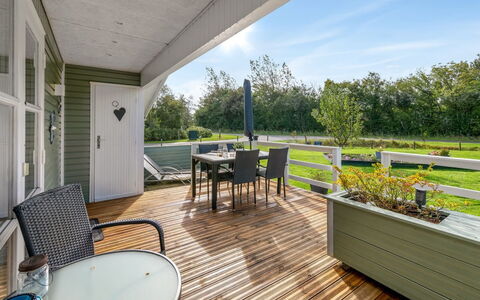 Fritzie - 600M to the Fjord: Stoel, Hardwood, Tuin, Dek, Keuken En Eettafel, Schaduw, Plank, Houten Vloer, Beits, Buitenmeubels