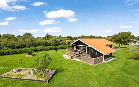 Fritzie - 600M to the Fjord: Huis, Dak, Huis, Verblijf, Struik, Groundcover, Landgoed, Boerderij, Siding, Garden Gebouwen