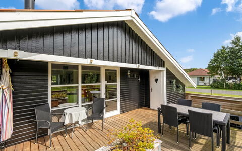 Fritzie - 600M to the Fjord: Huis, Dak, Huis, Verblijf, Struik, Groundcover, Landgoed, Boerderij, Siding, Garden Gebouwen