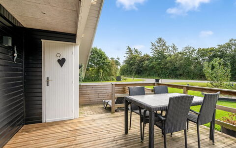 Fritzie - 600M to the Fjord: Huis, Dak, Huis, Verblijf, Struik, Groundcover, Landgoed, Boerderij, Siding, Garden Gebouwen