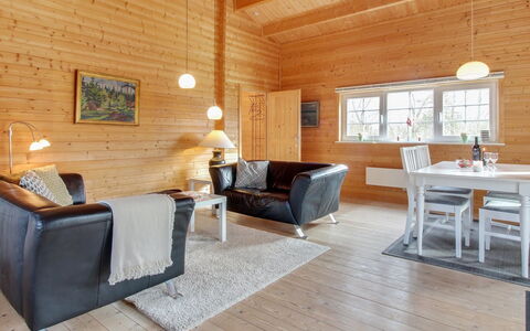 Ulvi - 300M to the Fjord: Hout, Dak, Architectuur, Huis, Huis, Verblijf, Siding, Hardwood, Helling, Landgoed