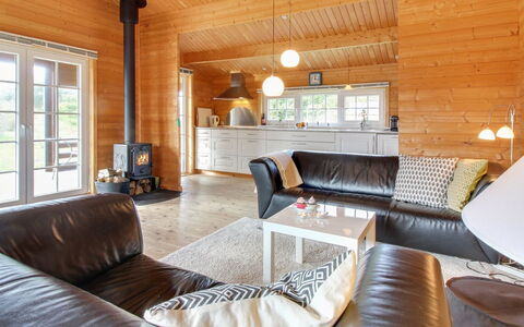 Ulvi - 300M to the Fjord: Hout, Dak, Architectuur, Huis, Huis, Verblijf, Siding, Hardwood, Helling, Landgoed