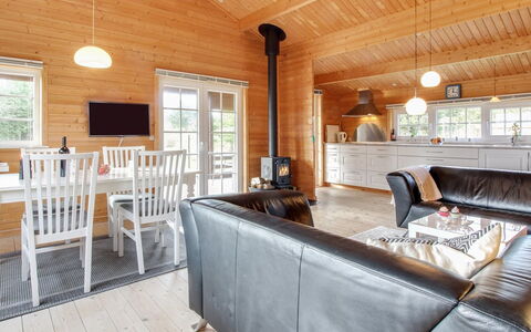 Ulvi - 300M to the Fjord: Hout, Dak, Architectuur, Huis, Huis, Verblijf, Siding, Hardwood, Helling, Landgoed