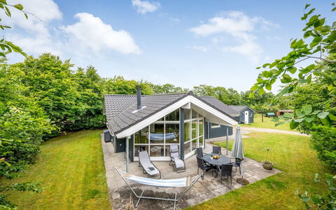 Valentin - 400M to the Fjord: Appartement, Schaduw, Balkon, Stoel, Hek, Buitenmeubels, Aluminium, Kunstgras