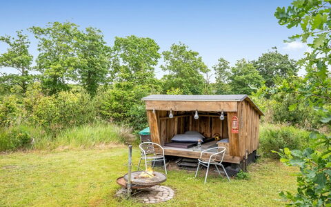 Valentin - 400M to the Fjord: Appartement, Schaduw, Balkon, Stoel, Hek, Buitenmeubels, Aluminium, Kunstgras