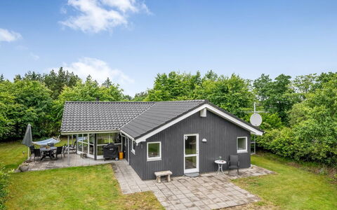 Valentin - 400M to the Fjord: Appartement, Schaduw, Balkon, Stoel, Hek, Buitenmeubels, Aluminium, Kunstgras