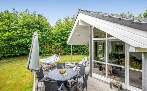 Valentin - 400M to the Fjord: Appartement, Schaduw, Balkon, Stoel, Hek, Buitenmeubels, Aluminium, Kunstgras