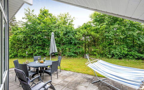 Valentin - 400M to the Fjord: Appartement, Schaduw, Balkon, Stoel, Hek, Buitenmeubels, Aluminium, Kunstgras