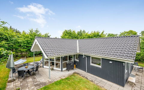 Valentin - 400M to the Fjord: Appartement, Schaduw, Balkon, Stoel, Hek, Buitenmeubels, Aluminium, Kunstgras