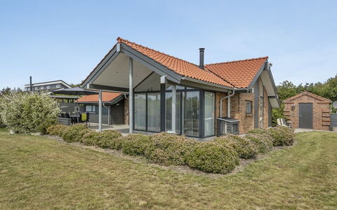 Donka - 300M to the Fjord: Dak, Huis, Land Lot, Huis, Verblijf, Landgoed, Garden Gebouwen, Schaduw, Blokhut, Landscaping