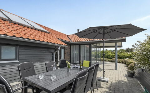 Donka - 300M to the Fjord: Dak, Huis, Land Lot, Huis, Verblijf, Landgoed, Garden Gebouwen, Schaduw, Blokhut, Landscaping