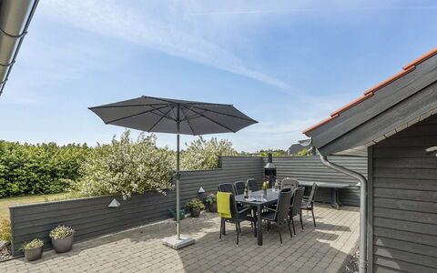 Donka - 300M to the Fjord: Dak, Huis, Land Lot, Huis, Verblijf, Landgoed, Garden Gebouwen, Schaduw, Blokhut, Landscaping