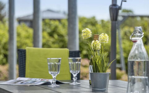 Donka - 300M to the Fjord: Dak, Huis, Land Lot, Huis, Verblijf, Landgoed, Garden Gebouwen, Schaduw, Blokhut, Landscaping
