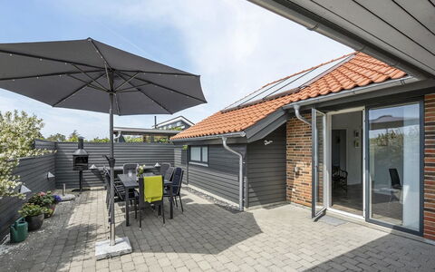 Donka - 300M to the Fjord: Dak, Huis, Land Lot, Huis, Verblijf, Landgoed, Garden Gebouwen, Schaduw, Blokhut, Landscaping