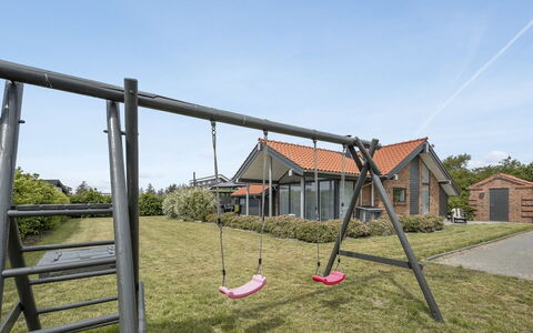 Donka - 300M to the Fjord: Dak, Huis, Land Lot, Huis, Verblijf, Landgoed, Garden Gebouwen, Schaduw, Blokhut, Landscaping