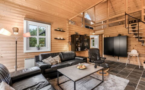 Yvonna - 350M to the Fjord: Hout, Huis, Verblijf, Hardwood, Blokhut, Siding, Houten Vloer, Beits, Plank, Woonkamer