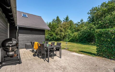 Yvonna - 350M to the Fjord: Gras, Dak, Huis, Verblijf, Siding, Groundcover, Tuin, Garden Gebouwen, Gazon, Schaduw