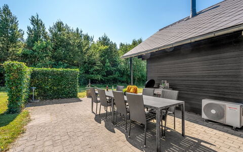 Yvonna - 350M to the Fjord: Hout, Struik, Tuin, Land Lot, Huis, Schaduw, Groundcover, Buitenmeubels, Landscaping, Verblijf