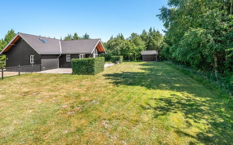 Yvonna - 350M to the Fjord: Huis, Struik, Dak, Huis, Verblijf, Land Lot, Landelijk Gebied, Groundcover, Tuin, Gazon