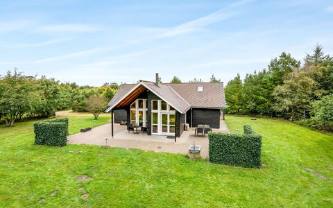 Yvonna - 350M to the Fjord: Hout, Architectuur, Dak, Huis, Huis, Verblijf, Deur, Siding, Garden Gebouwen, Hardwood