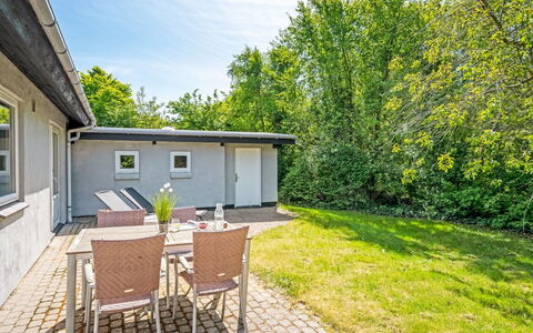 Aarni - 250M to the Fjord: Verblijf, Tuin, Landgoed, Werf, Gazon, Landscaping, Boerderij, Garden Gebouwen, Backyard