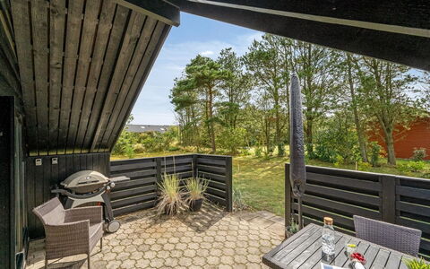Raita - 350M to the Fjord: Meubilair, Hout, Interieur Ontwerp, Flooring, Verdieping, Stoel, Kamer, Plafond, Woonkamer, Appartement