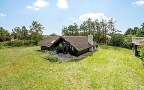 Raita - 350M to the Fjord: Meubilair, Hout, Interieur Ontwerp, Flooring, Verdieping, Stoel, Kamer, Plafond, Woonkamer, Appartement