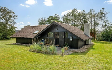 Raita - 350M to the Fjord: Meubilair, Hout, Interieur Ontwerp, Flooring, Verdieping, Stoel, Kamer, Plafond, Woonkamer, Appartement