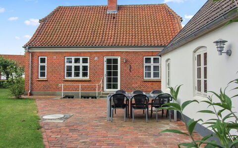 Lilli - 2Km to the Fjord: Plantengemeenschap, Zonlicht, Kruidachtige Plant, Tuin, Plantage, Landbouw, Boerderij