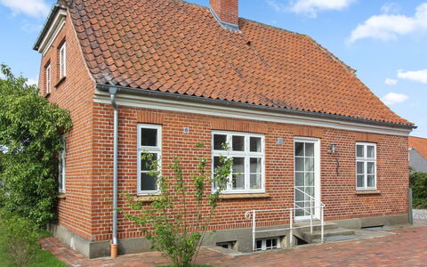 Lilli - 2Km to the Fjord: Plantengemeenschap, Zonlicht, Kruidachtige Plant, Tuin, Plantage, Landbouw, Boerderij