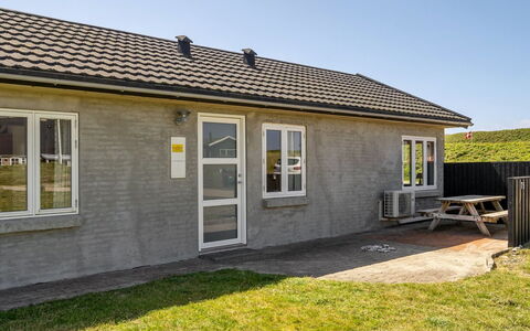 Ludwik - 150M from the Sea: Architectuur, Dak, Huis, Samengesteld Materiaal, Daylighting, Siding, Oprit