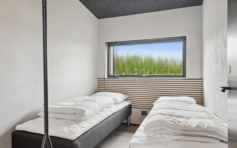 Anelle - 500M from the Sea: Slaapkamer, Bed, Interieur Ontwerp, Plafond, Verdieping, Laken, Bedding, Bed Frame, Matras, Daylighting