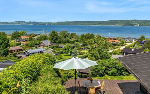 Stjerne - 300M from the Sea: Groen, Huis, Dak, Landschap, Woongebied, Land Lot, Huis, Verblijf, Landgoed