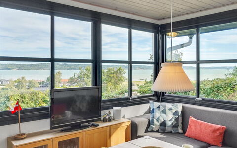 Stjerne - 300M from the Sea: Meubilair, Interieur Ontwerp, Plafond, Kamer, Tafel, Verdieping, Bankstel, Stoel, Woonkamer