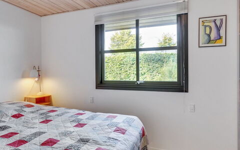 Stjerne - 300M from the Sea: Bed, Interieur Ontwerp, Slaapkamer, Hout, Laken, Plafond, Meubilair, Bedding, Kamer, Linens