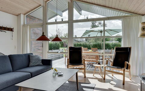 Hilmer - from the Sea: Hout, Meubilair, Interieur Ontwerp, Plafond, Flooring, Woonkamer, Bankstel, Verdieping, Huis, Stoel
