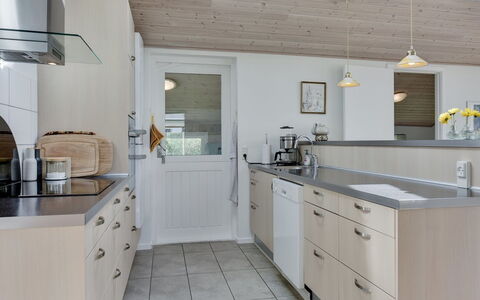 Hilmer - from the Sea: Countertop, Keuken, Interieur Ontwerp, Flooring, Cabinetry, Meubilair, Plafond, Hout, Wastafel, Verdieping