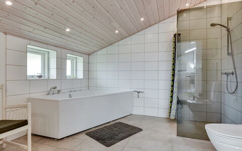 Hilmer - from the Sea: Flooring, Hout, Verdieping, Plafond, Interieur Ontwerp, Loodgieterswerkinrichting, Huis, Badkamer, Loodgieter, Lichte Inrichting
