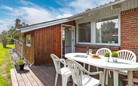 Hilmer - from the Sea: Dak, Huis, Huis, Verblijf, Siding, Landgoed, Oprit, Garden Gebouwen, Werf, Schuur